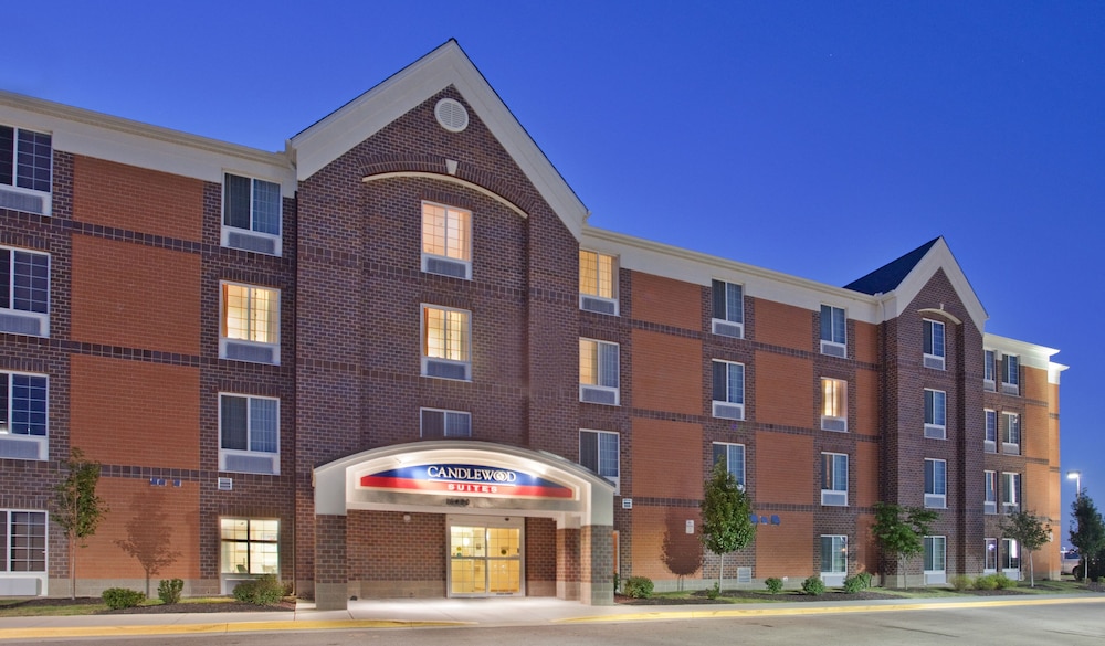 CANDLEWOOD SUITES OLATHE 7/56