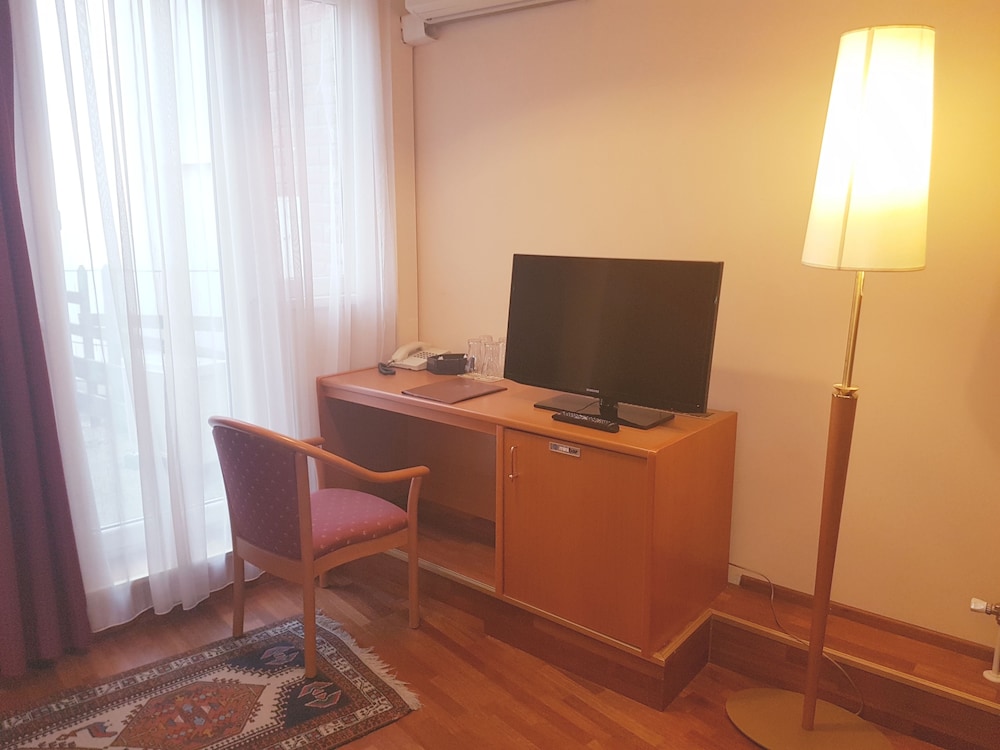 Haydn Hotel 36/50