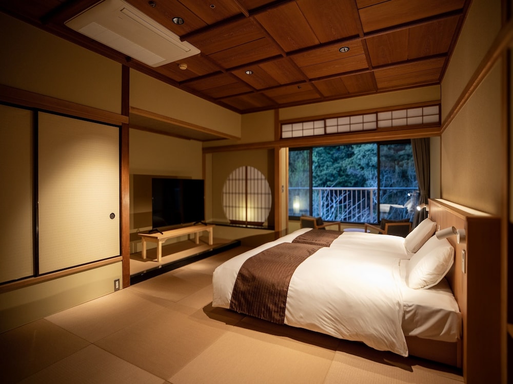 Hakone Pax Yoshino 16/49