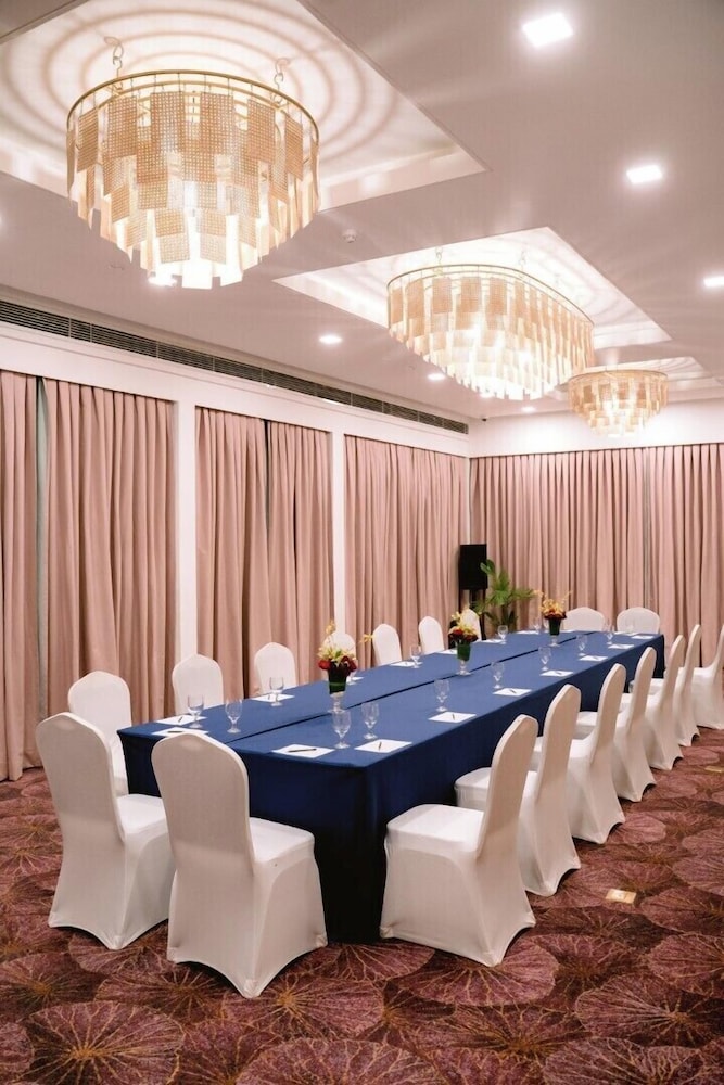 Goldberry Suites & Hotel Cebu 46/50
