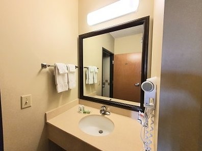 AmericInn by Wyndham Waconia 70/80