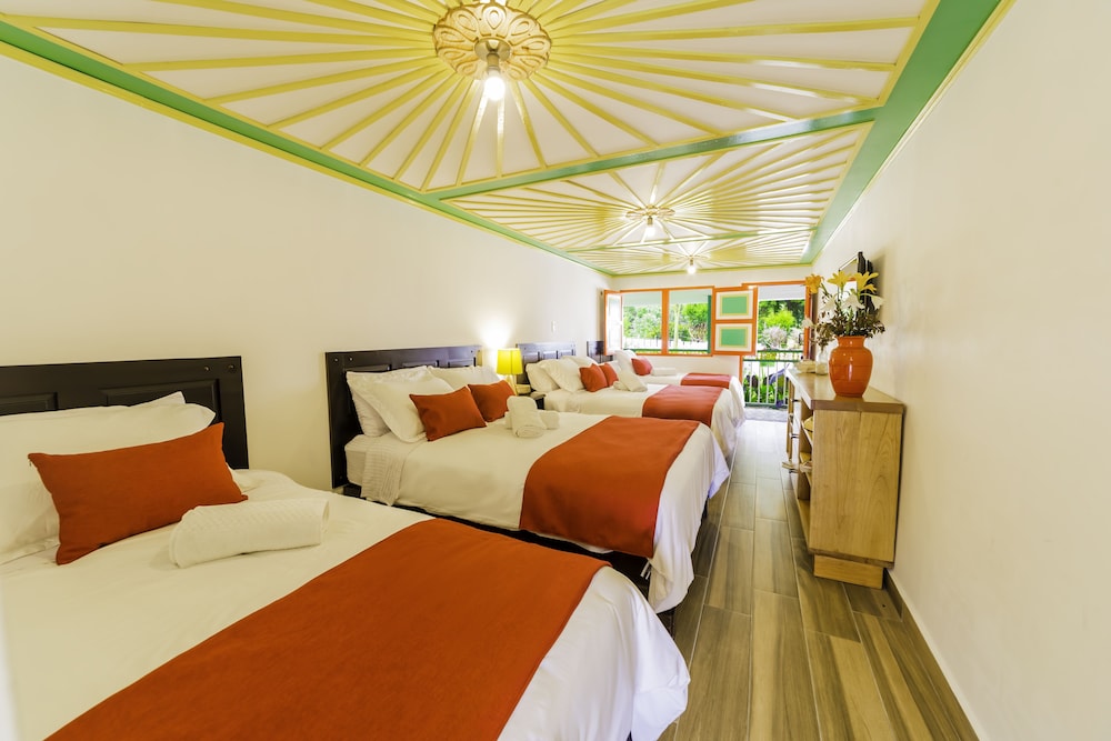 Family, 2 Double and Twin Beds