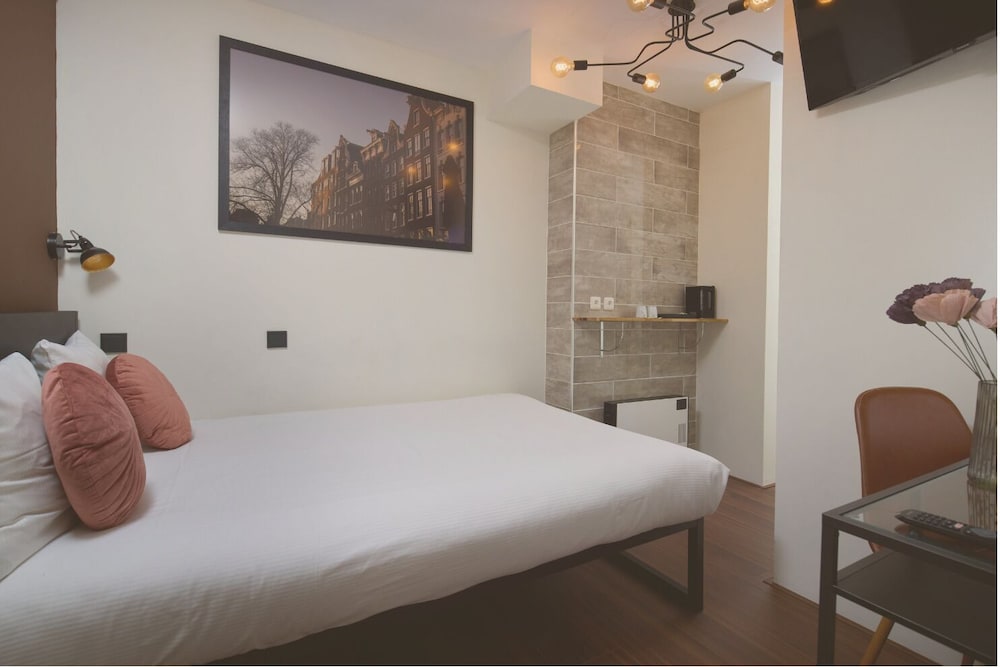 ROOM, DOUBLE BED, PRIVATE BATHROOM, SMALL