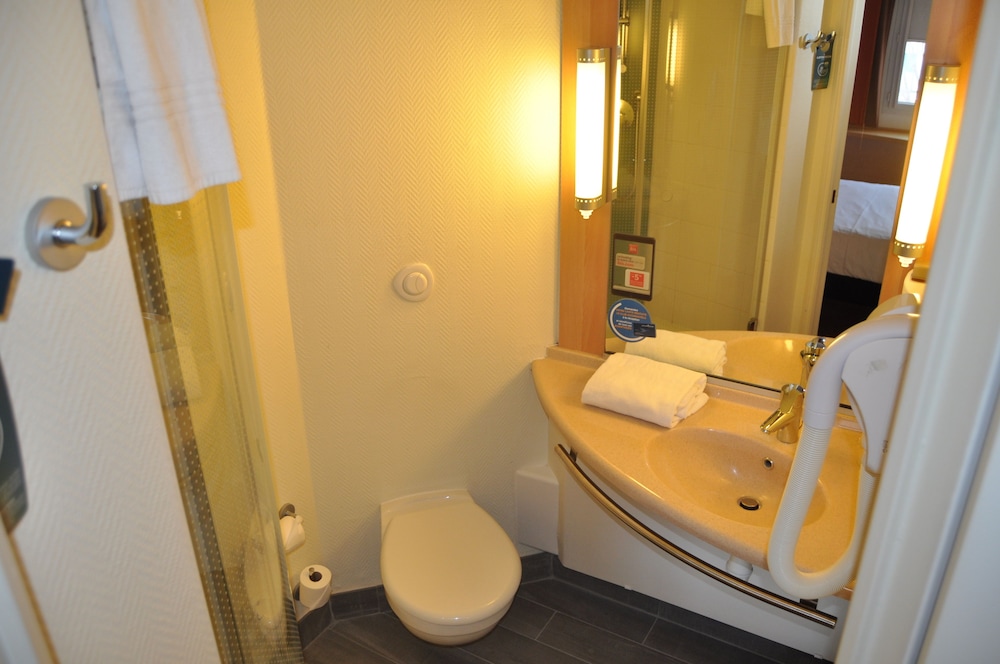 Ibis Martigues 18/70