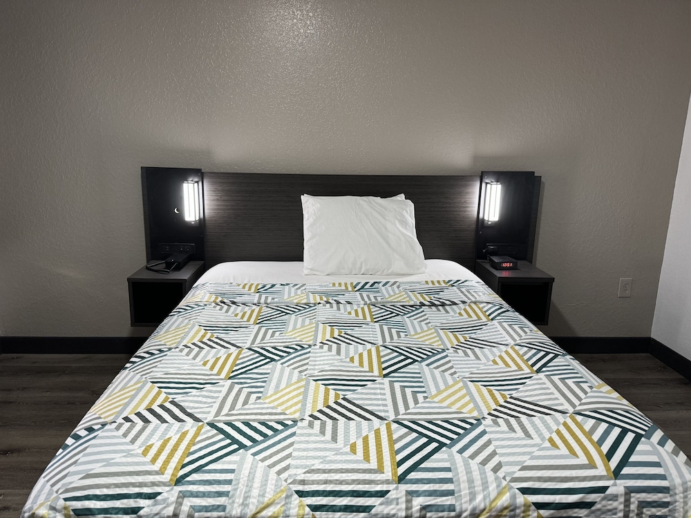 Studio 6 Extended Stay - West Palm Beach, FL 27/52