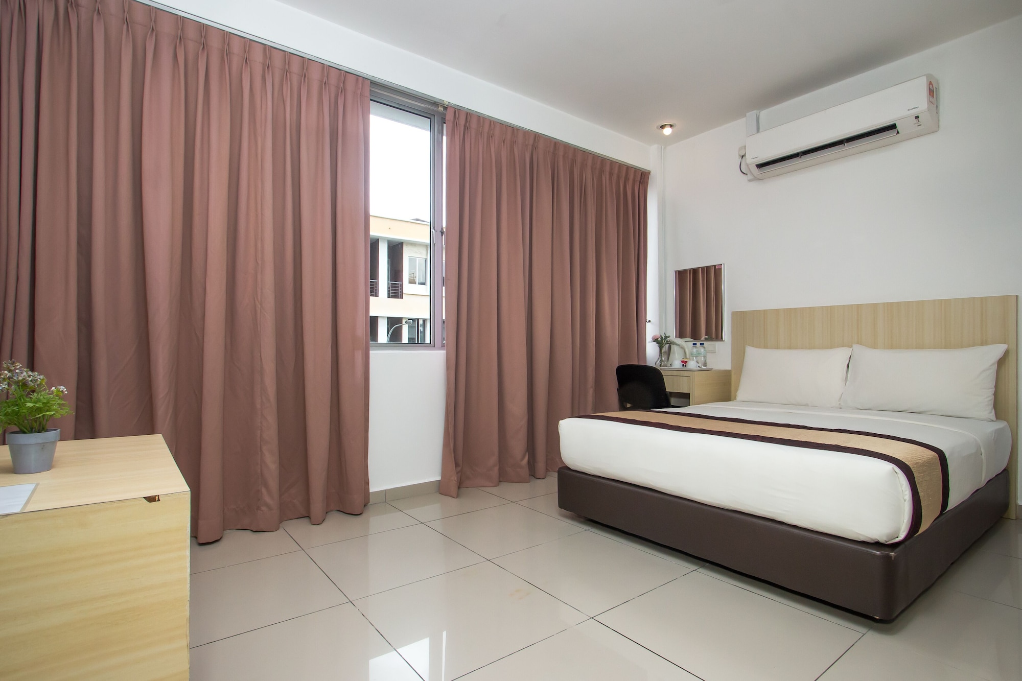3 BEDROOMS, FAMILY SUITE