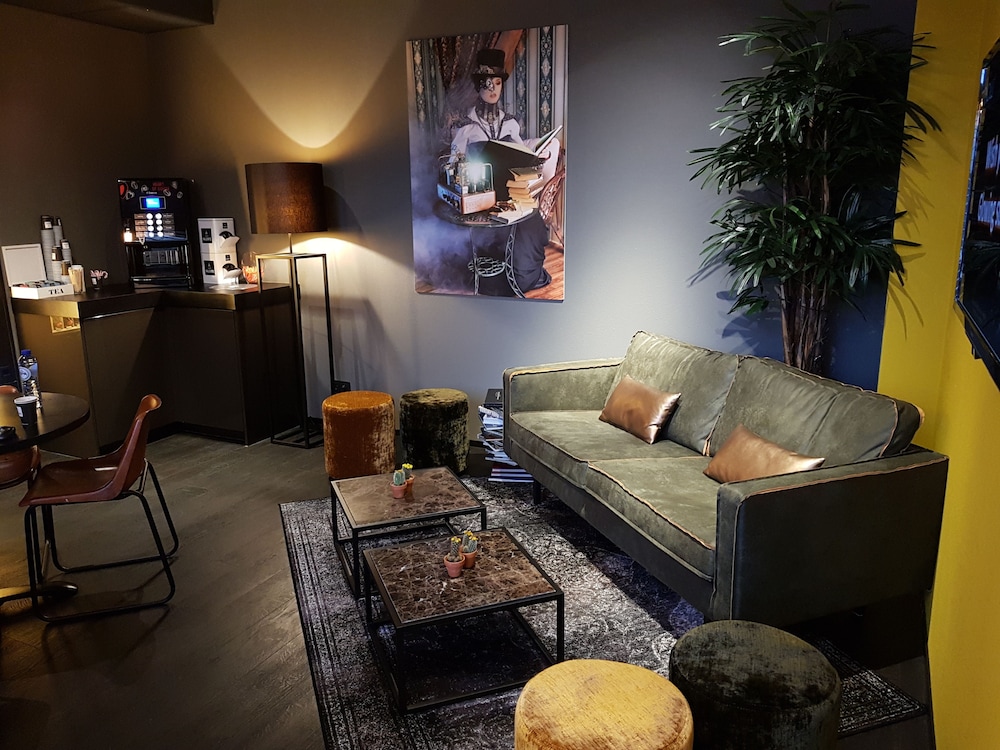 BOUTIQUE HOTEL GLOW 25/40