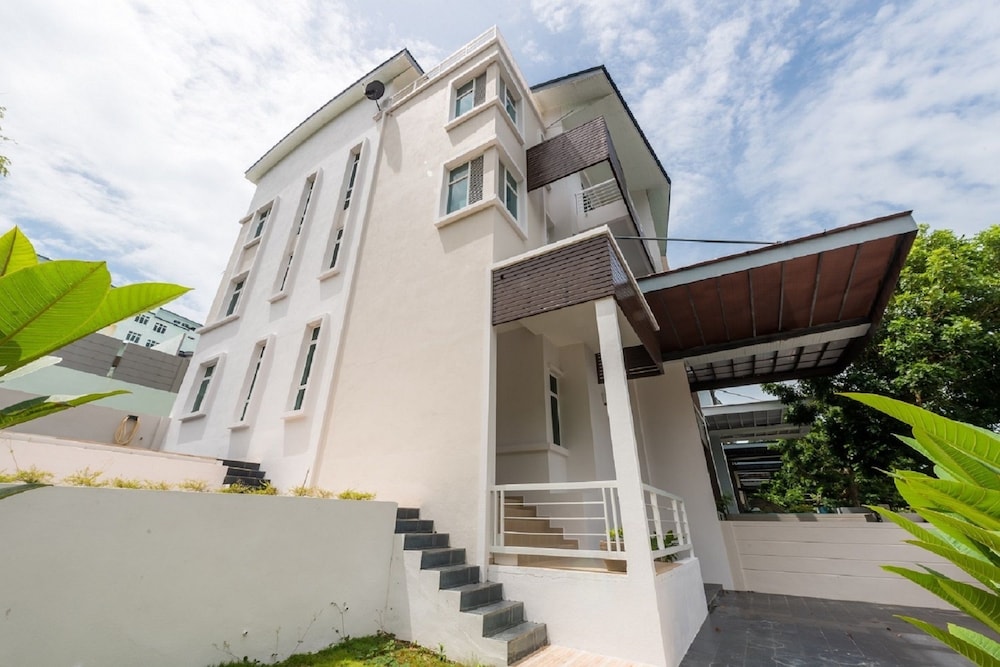 New Corner Shamrock Beach Villas Seaview 1/58