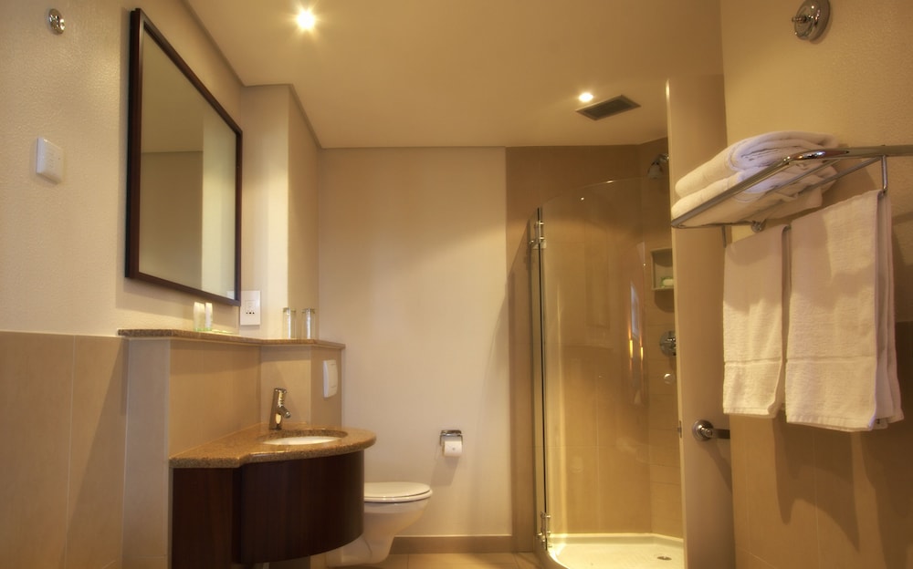 City Lodge Hatfield 18/35