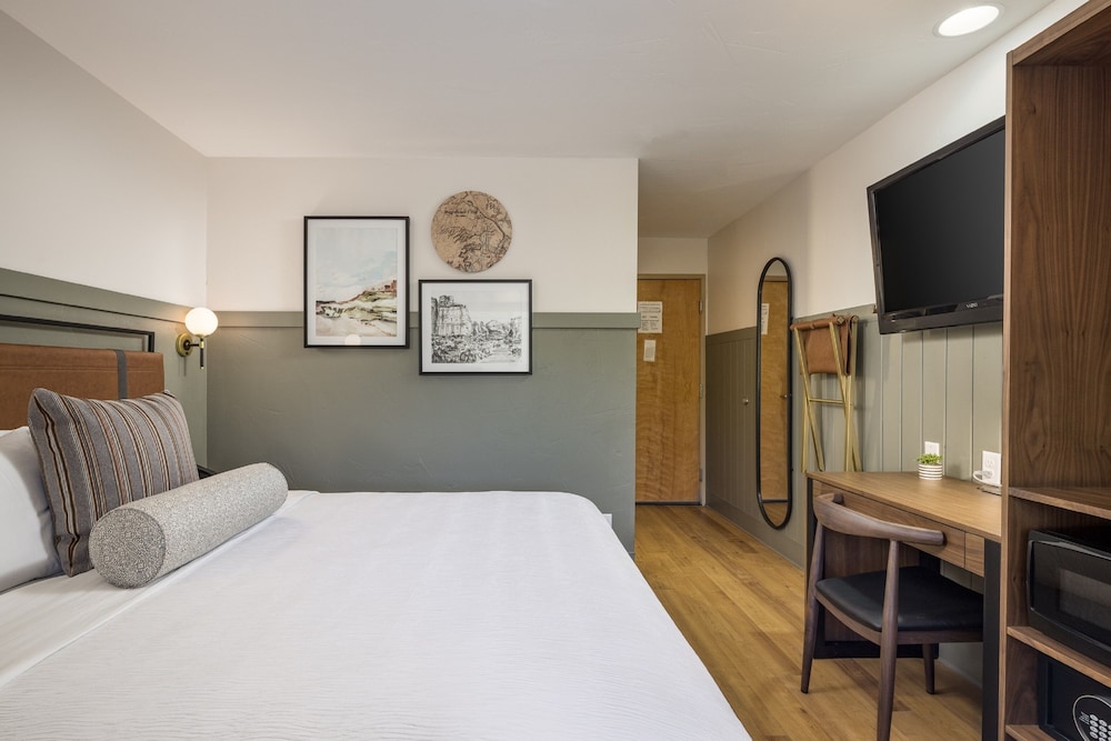 RIVER CANYON LODGE 22/57