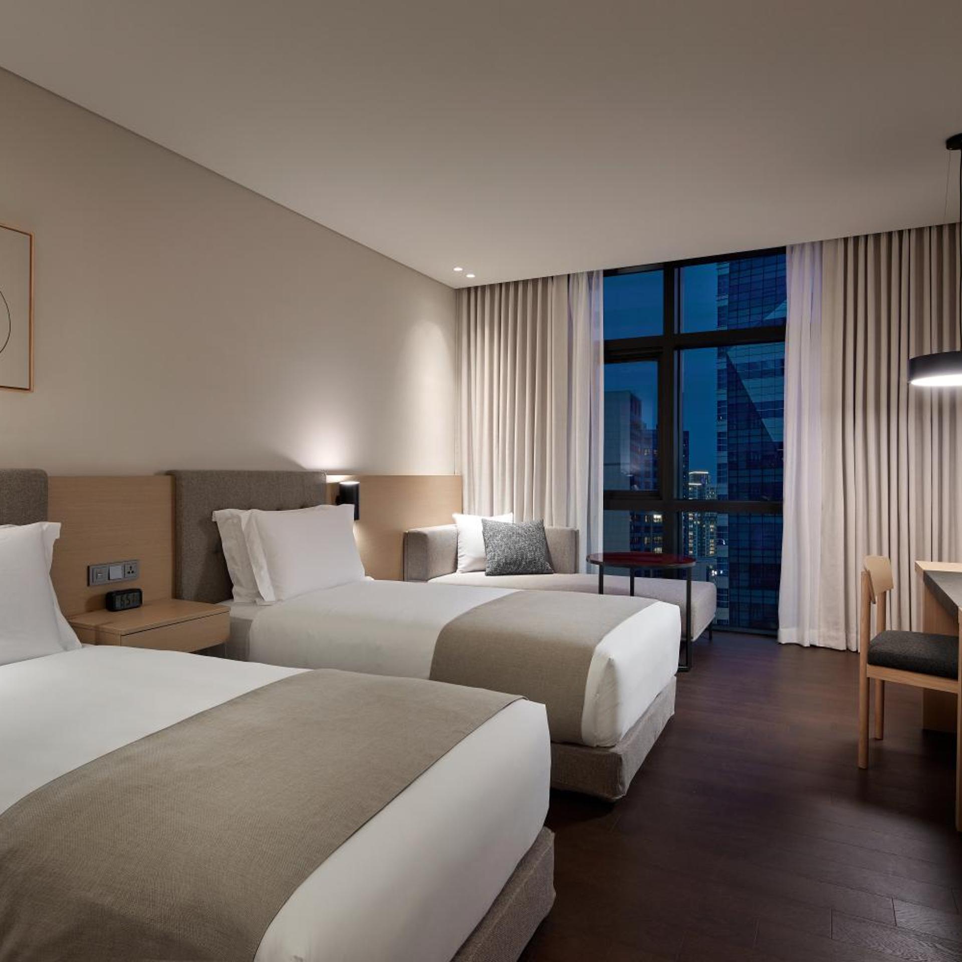 Deluxe, Single, Twin Beds