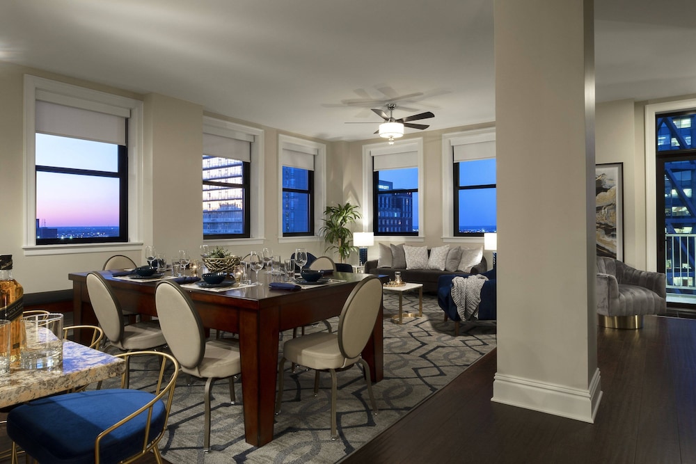 Hotel Saint Louis, Autograph Collection 36/45