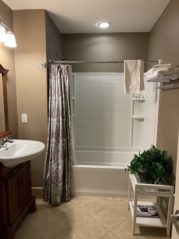 The Summit Debary Inn 43/44