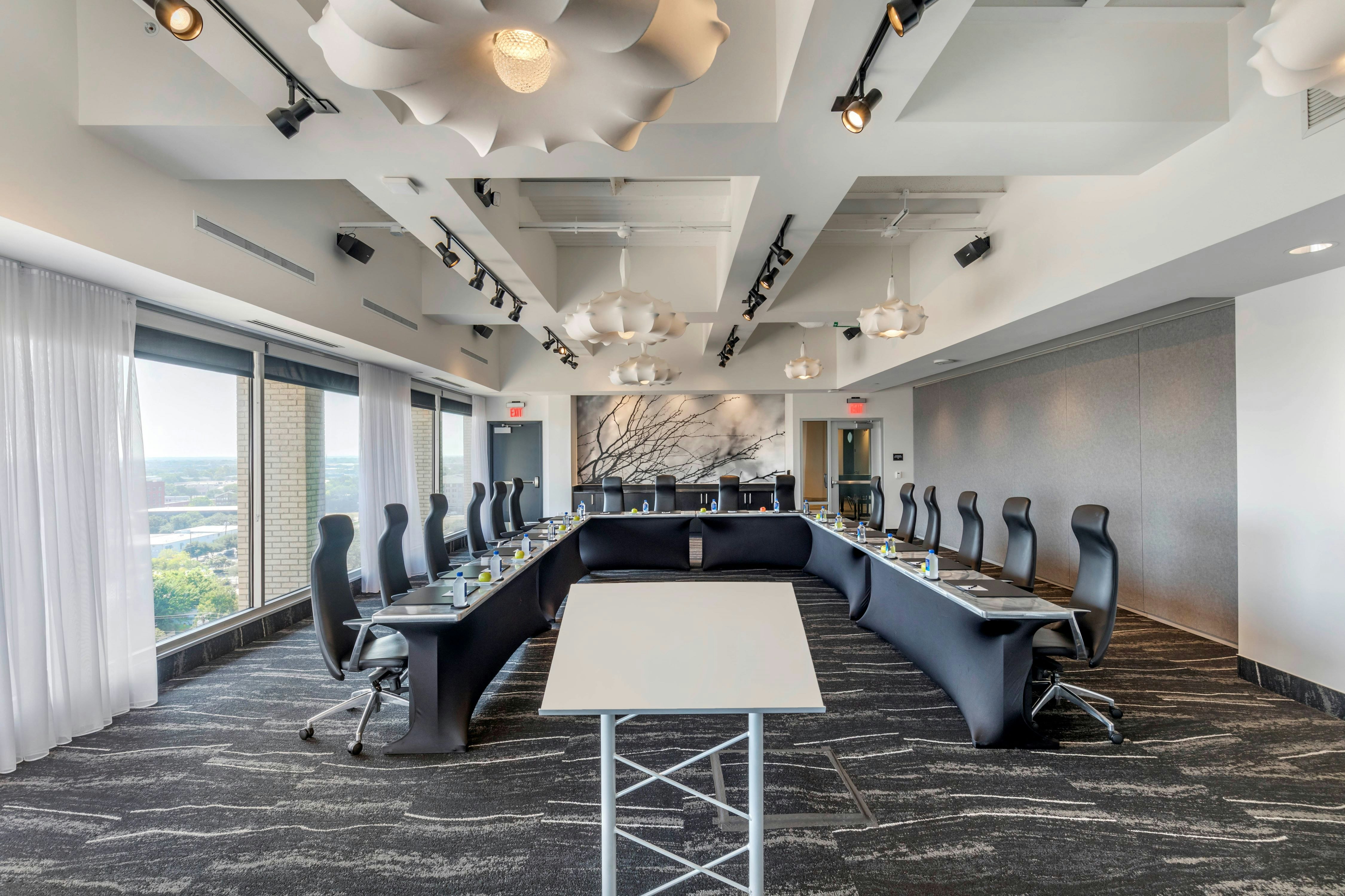 Lorenzo Hotel Dallas, Tapestry Collection by Hilton 73/82