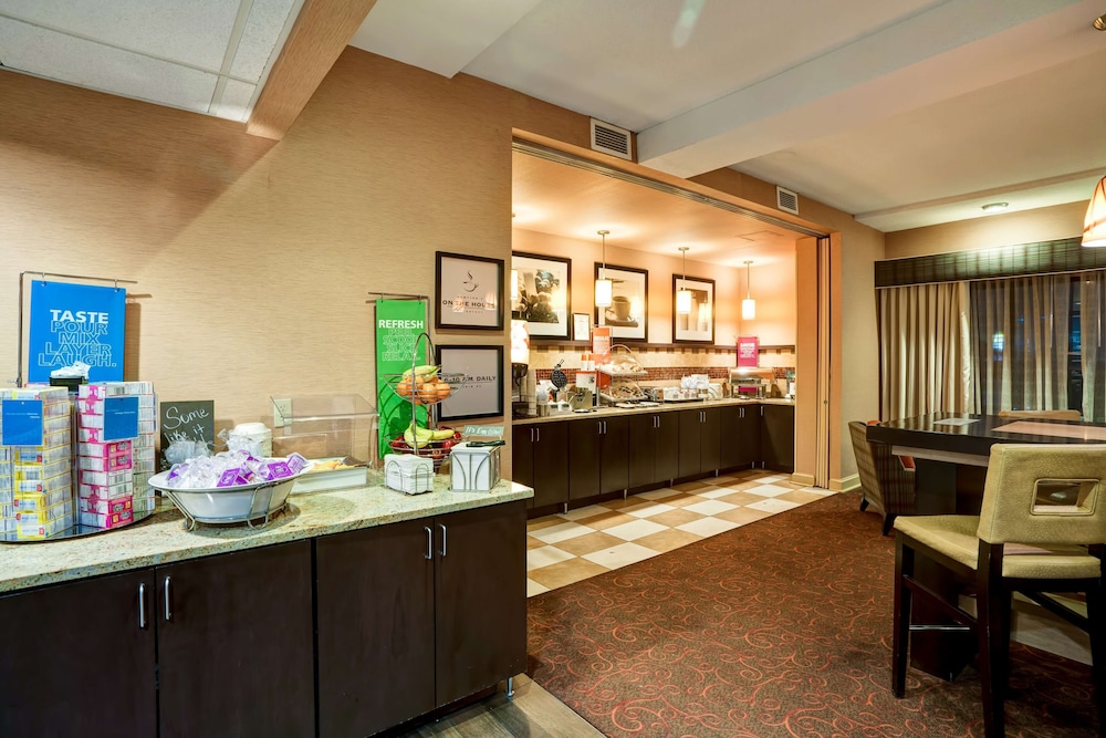 Hampton Inn Fairmont Wv 47/61
