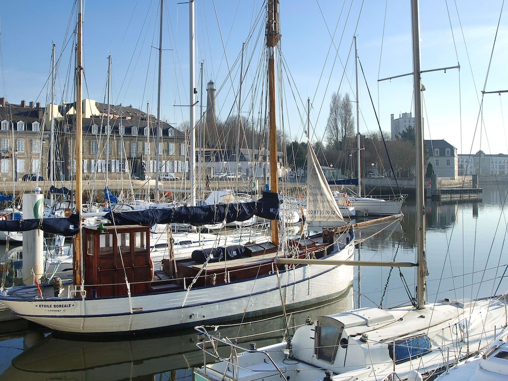 Mercure Lorient Centre Hotel 63/68