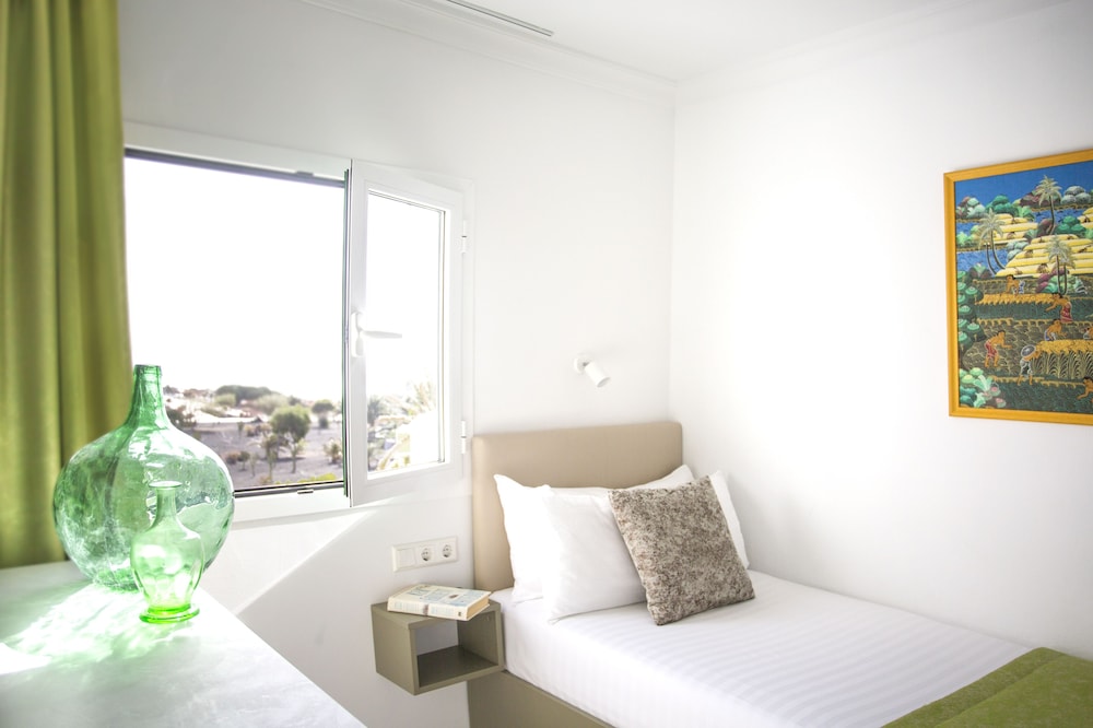 3 BEDROOMS, APARTMENT