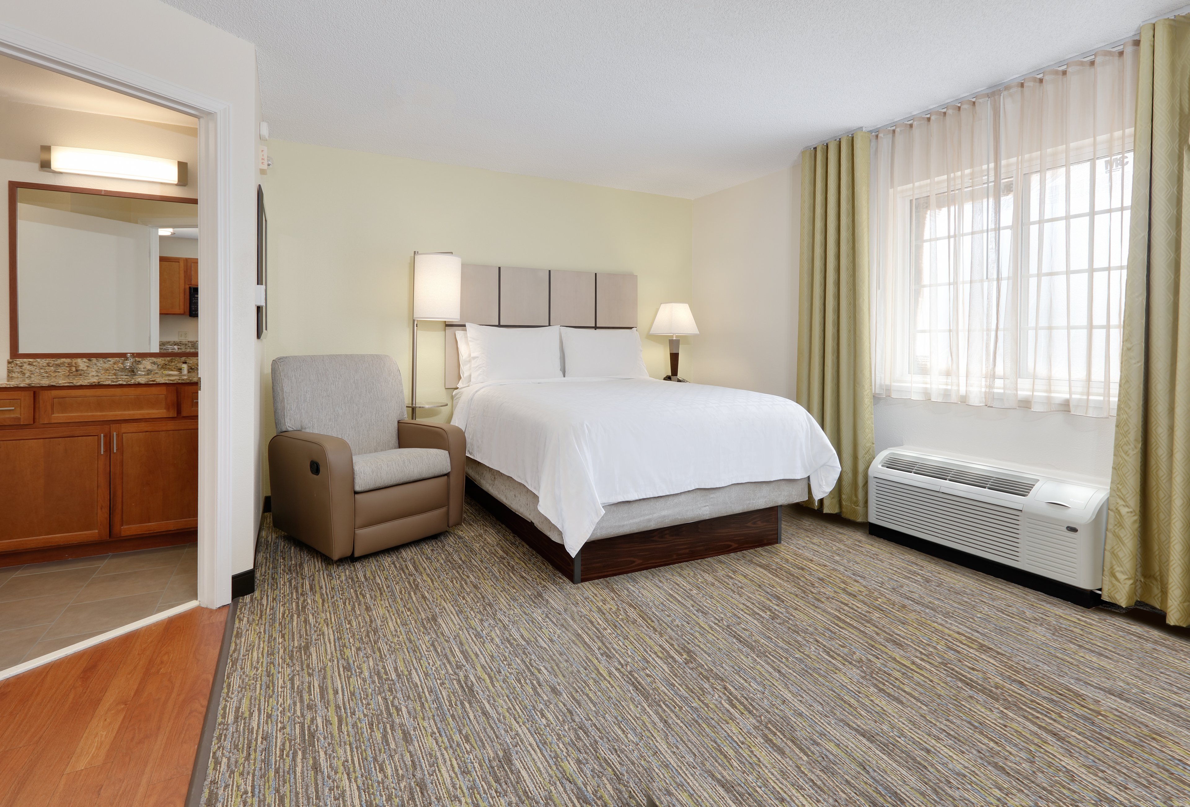 Candlewood Suites Salina 9/49