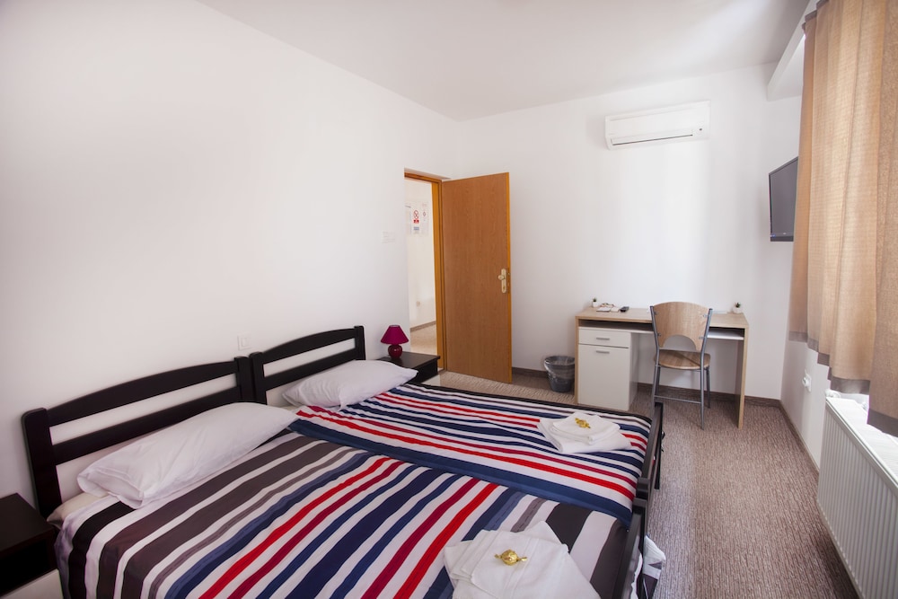 London Rooms Zagreb Airport 12/48