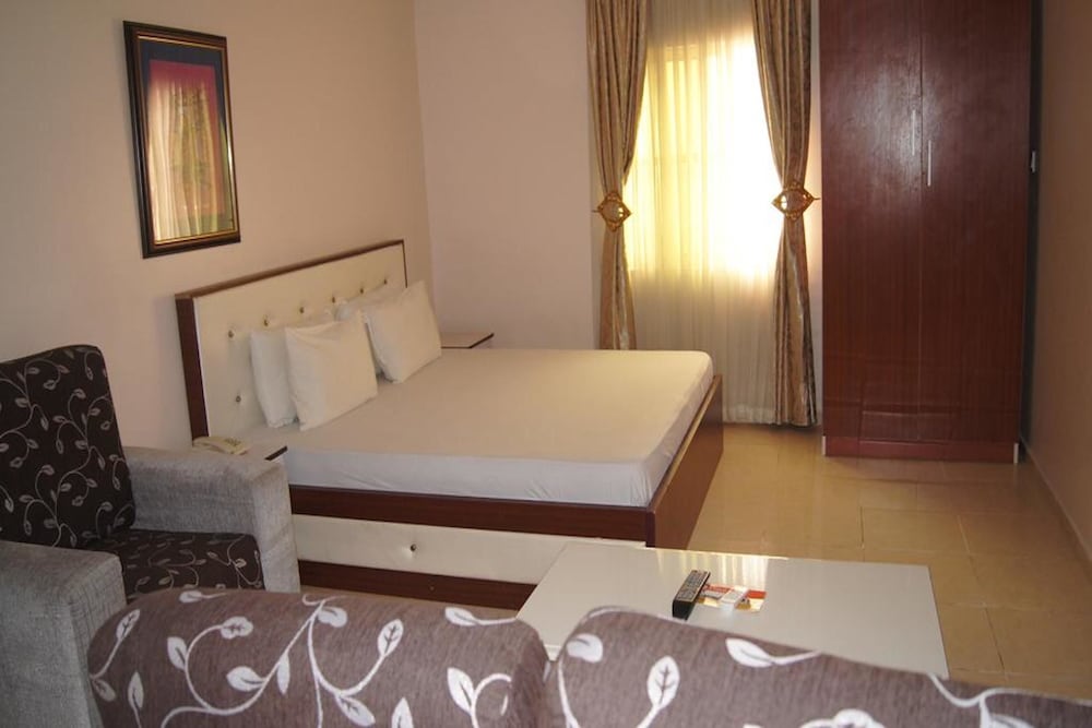 Royalview Hotel And Suites 17/62