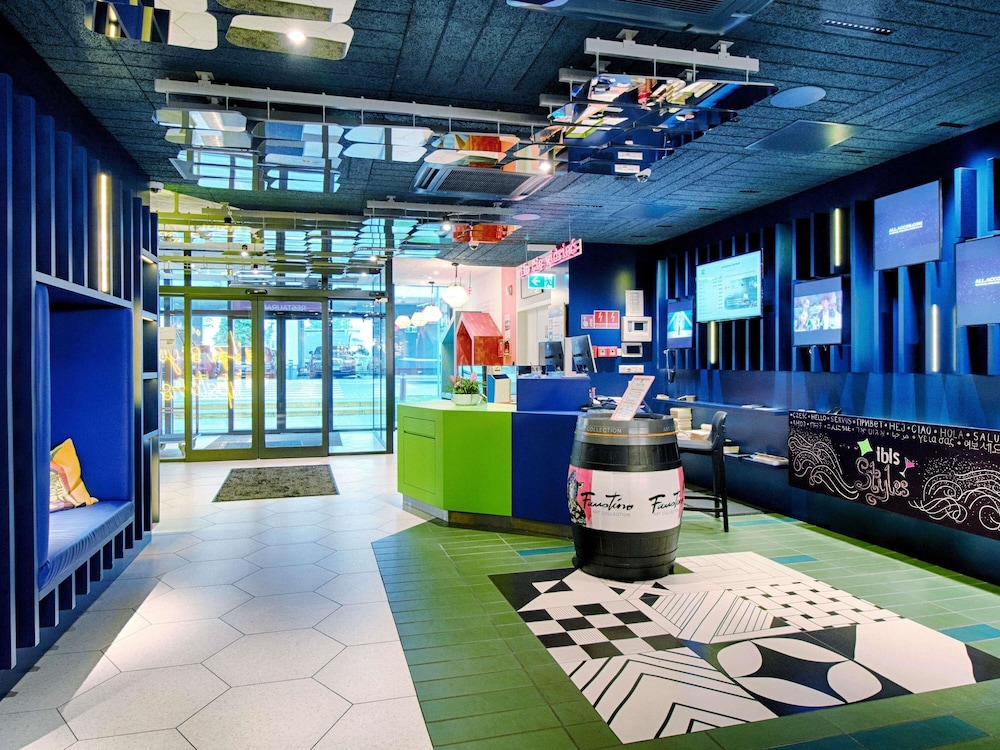Ibis Styles Warszawa Centrum 68/76