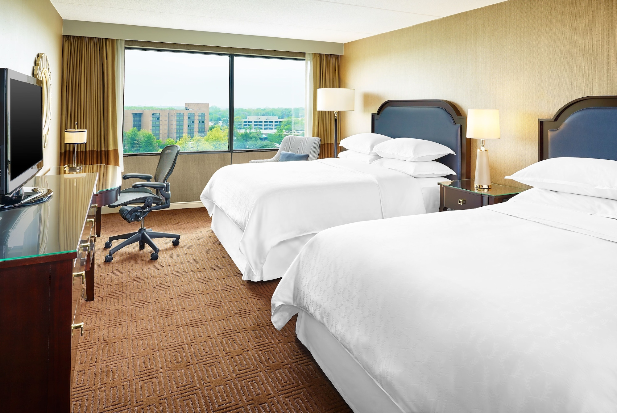 Room at Sheraton Lisle Naperville Hotel, LISLE - IL