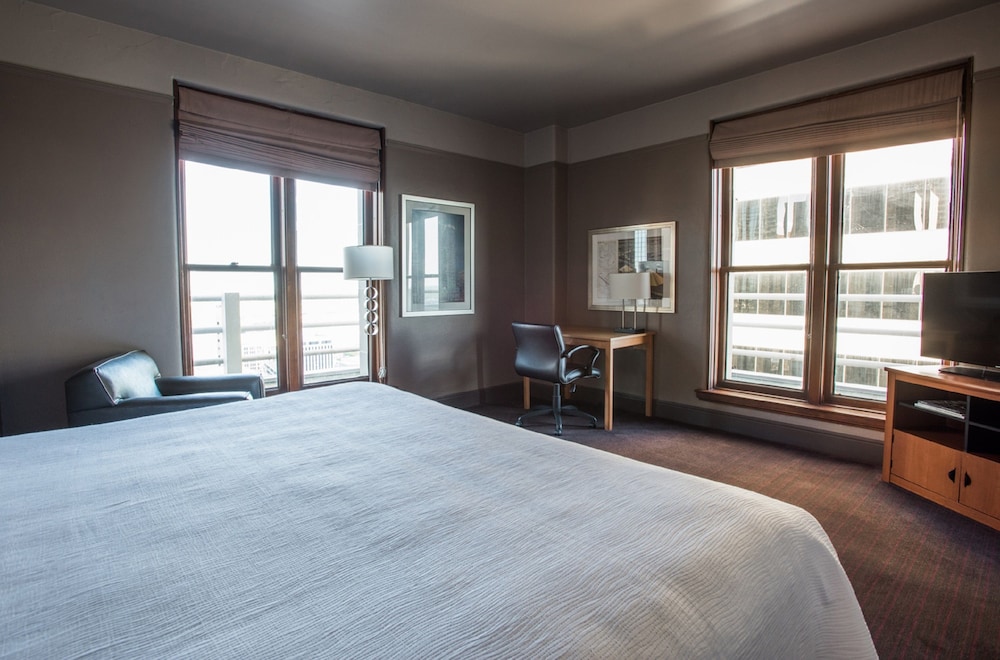 ROOM, KING BED, ACCESSIBLE
