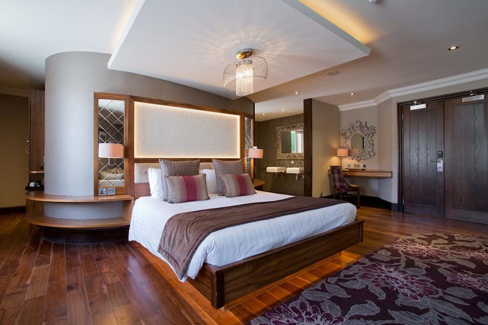 Busby Hotel 23/47