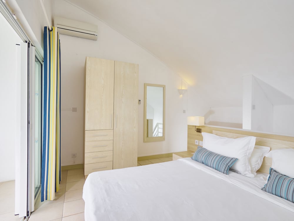 1 BEDROOM, LOFT, PARTIAL SEA VIEW