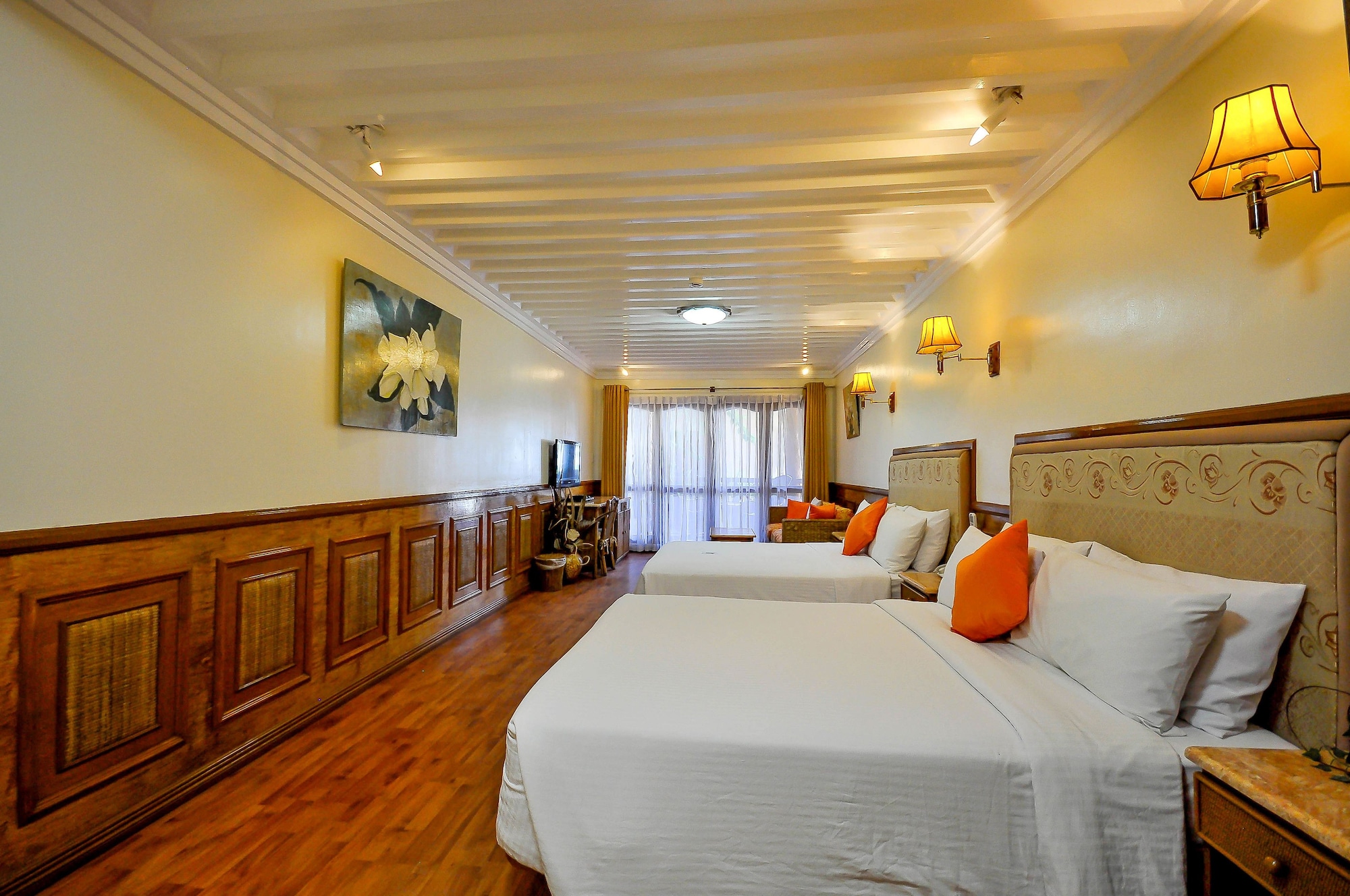 Suite Pool View Room