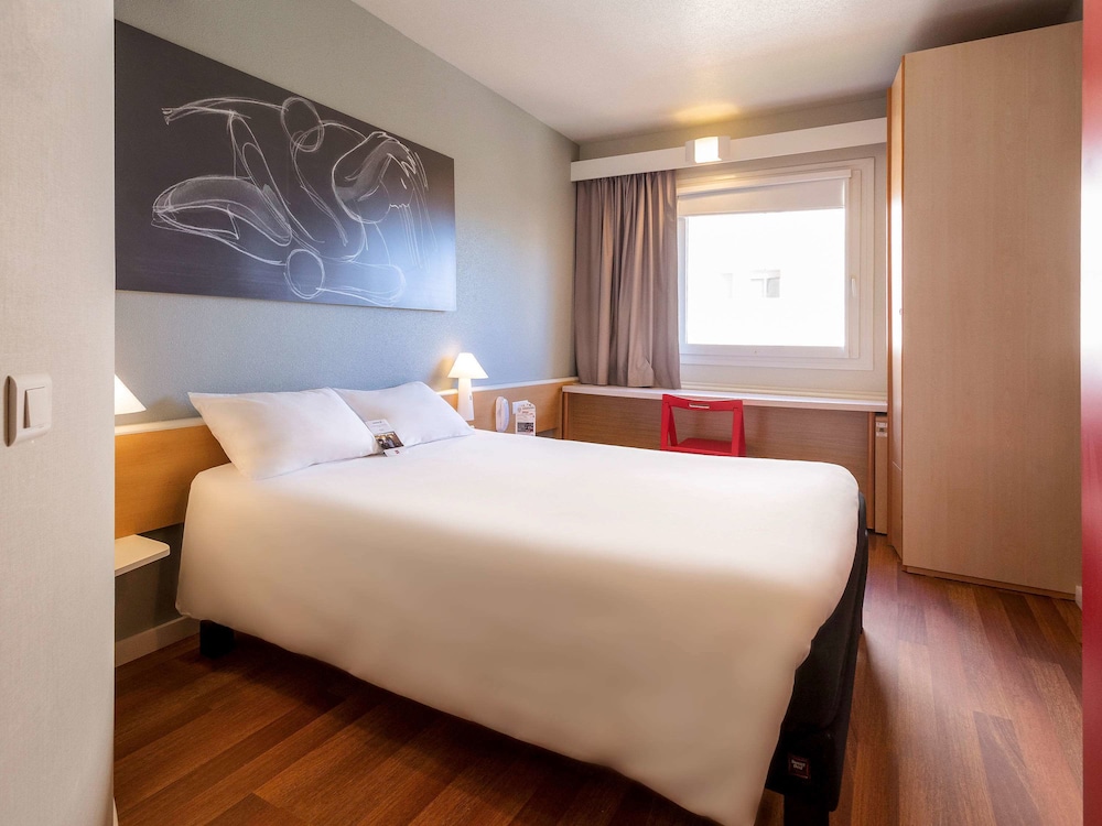 Ibis Elche 16/76