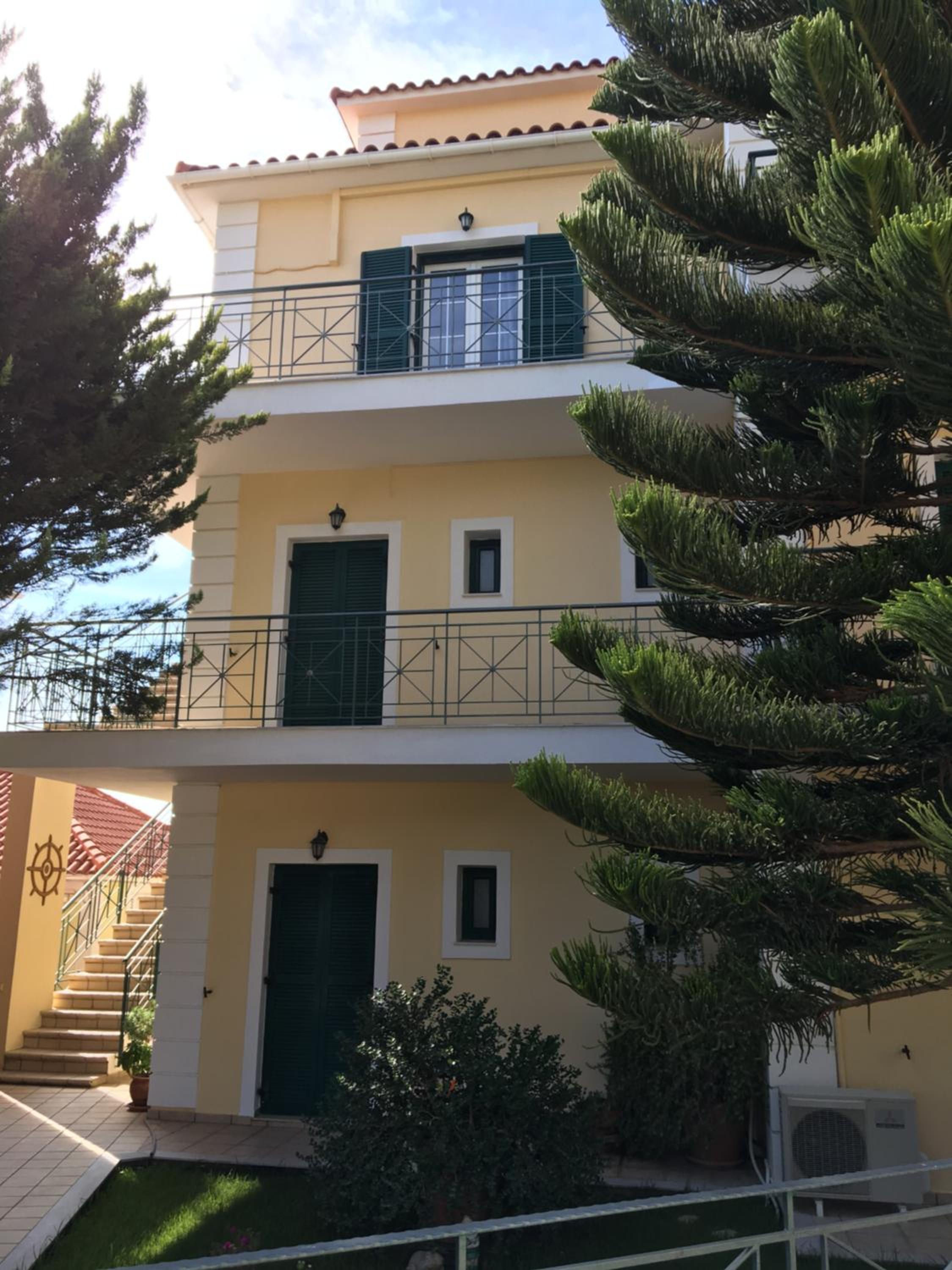 Naftilos Studios 10/54