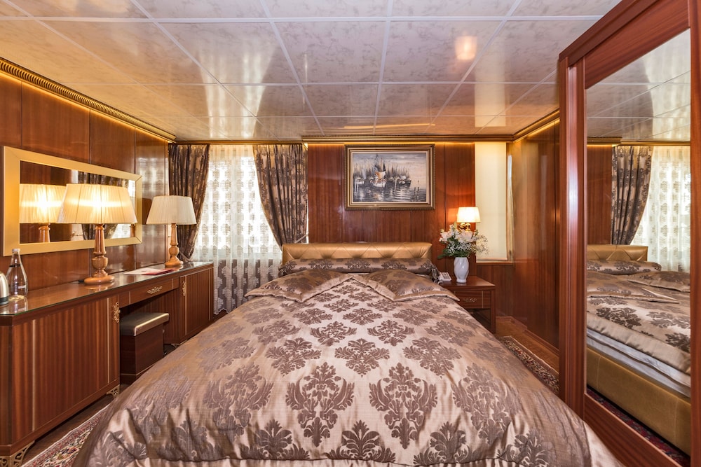 Cevheri S Hotel 14/53