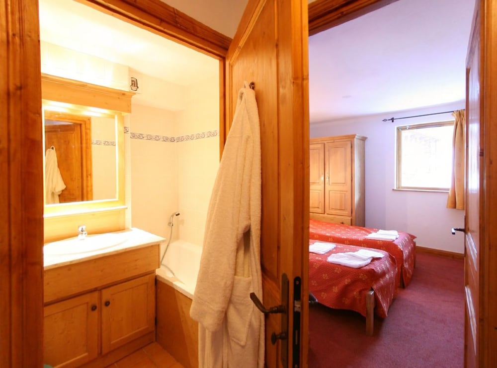 Chalet des Neiges - Oz en Oisans(Sat arr/dep only 50/50