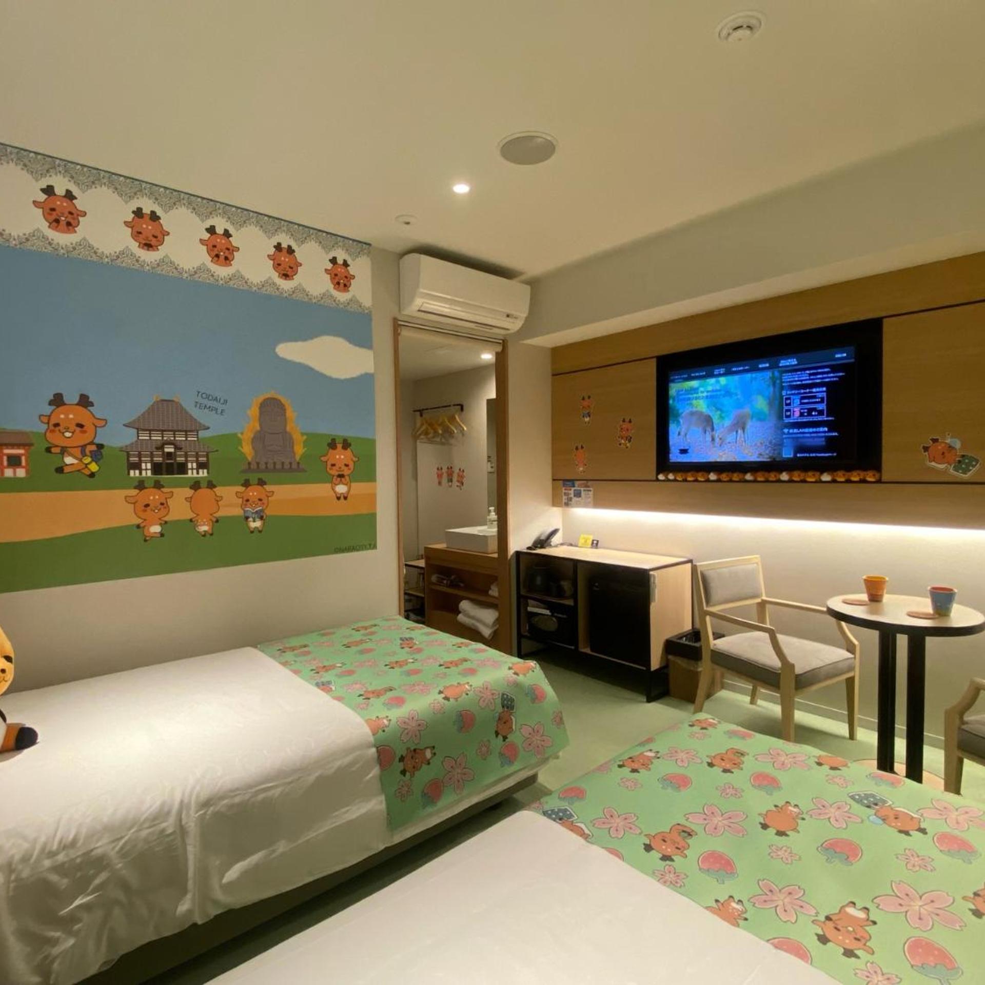 Room, Twin Beds, Bathtub