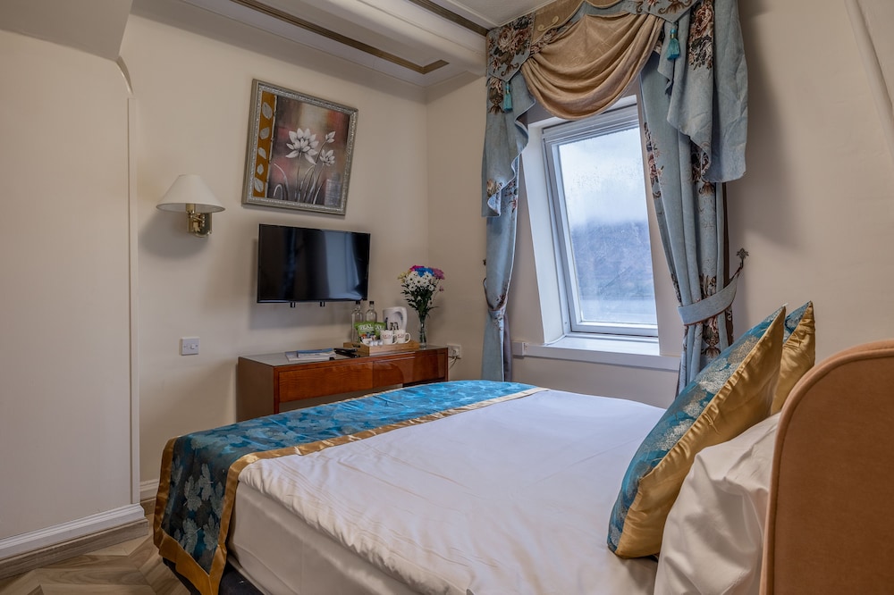 DELUXE, DOUBLE BED, LOCH VIEW
