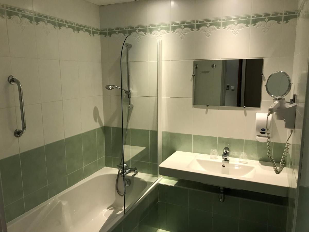 HOTEL LES MINOTIERS 16/17