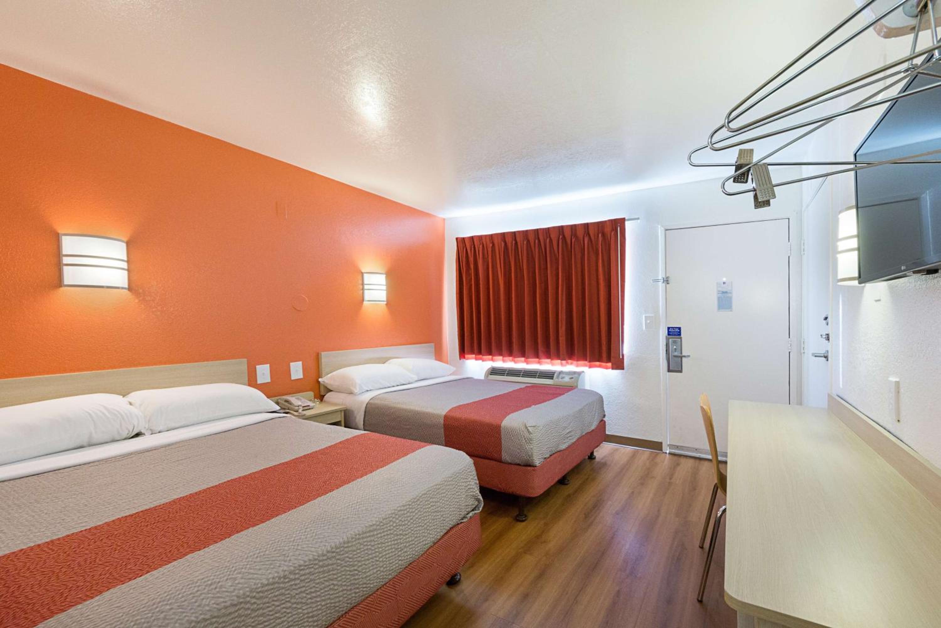 ROOM, QUADRUPLE