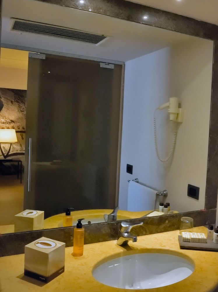JUNIOR SUITE, DOUBLE OR TWIN BED