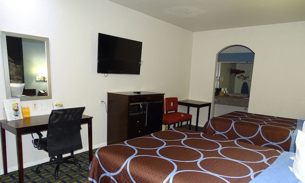 Super 8 by Wyndham Houston/Brookhollow NW 33/34