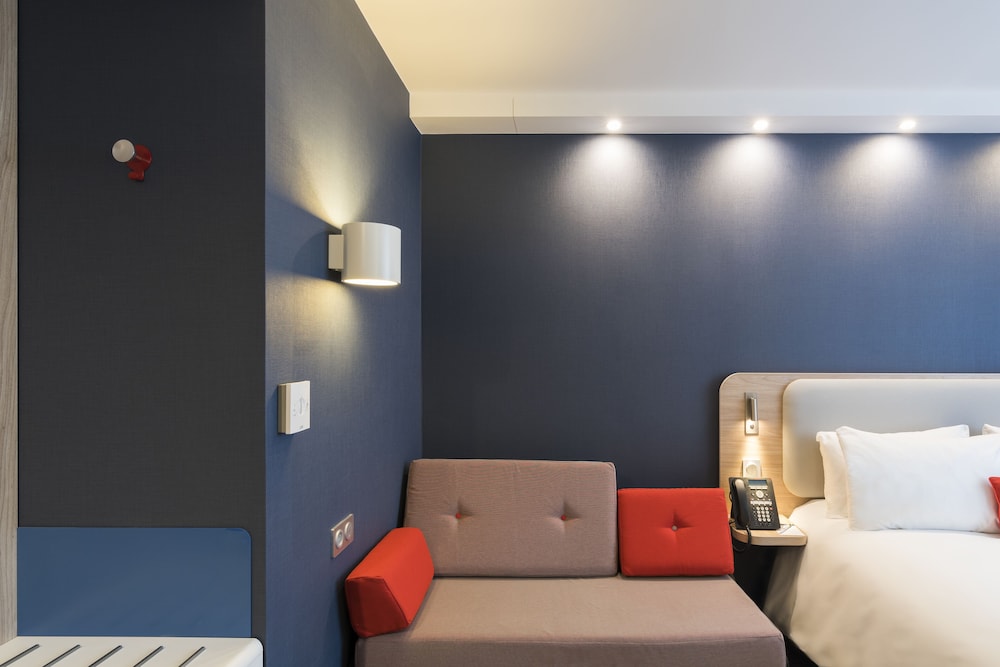 غرفة قياسية بسرير مزدوج مع أريكة، HOLIDAY INN EXPRESS PARIS - CDG AIRPORT 6/8