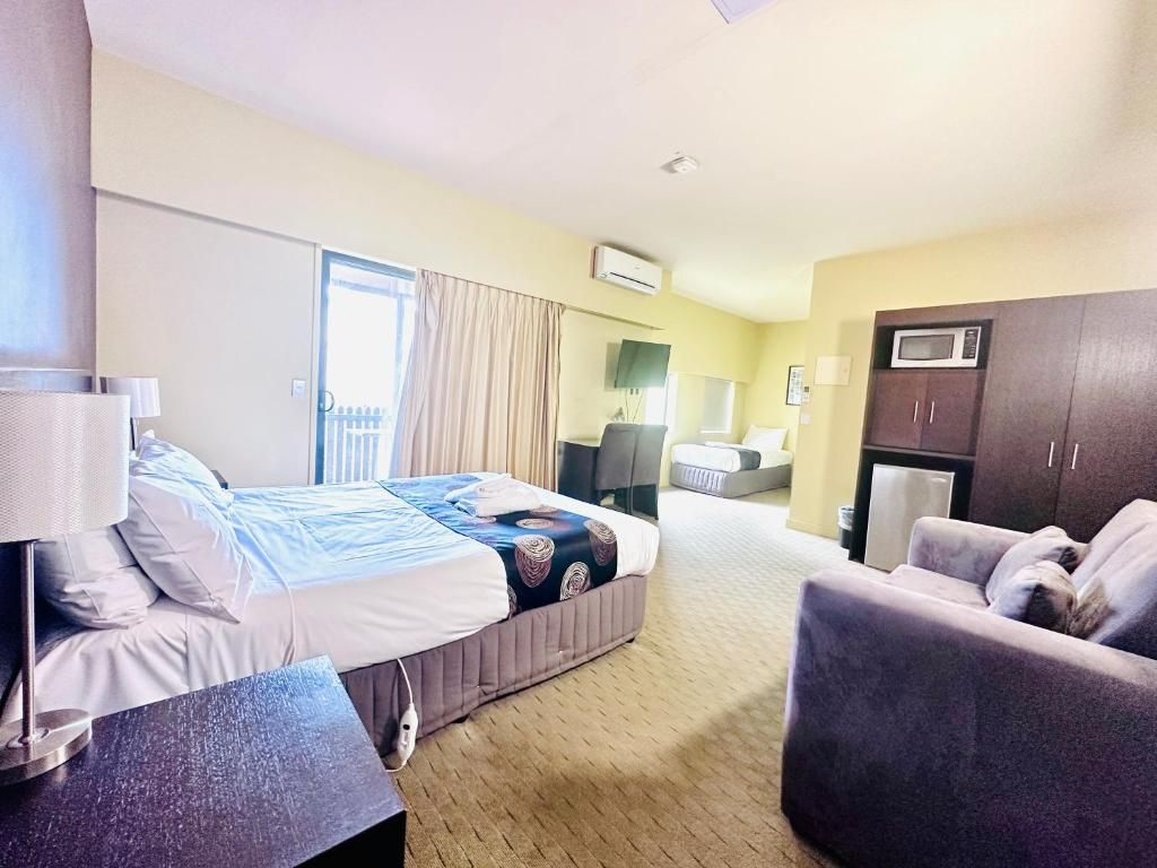 Comfort Inn Suites City Views 7/30