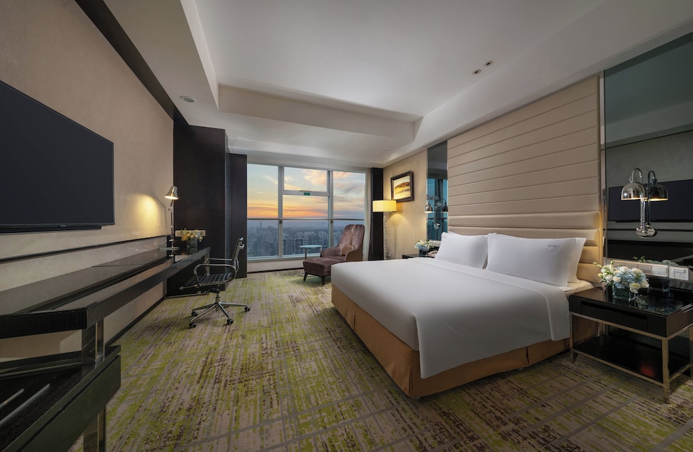 Soho, Standard, King Bed, with View، Holiday Inn Focus Square 2/8