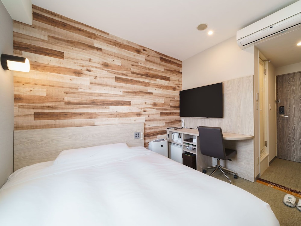 ROOM, DOUBLE BED