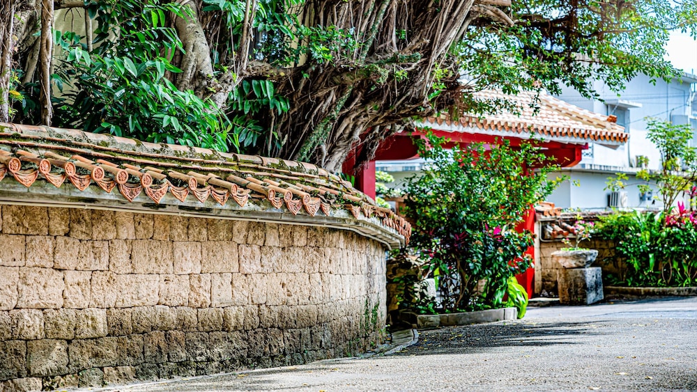 Okinawa Hotel 65/71