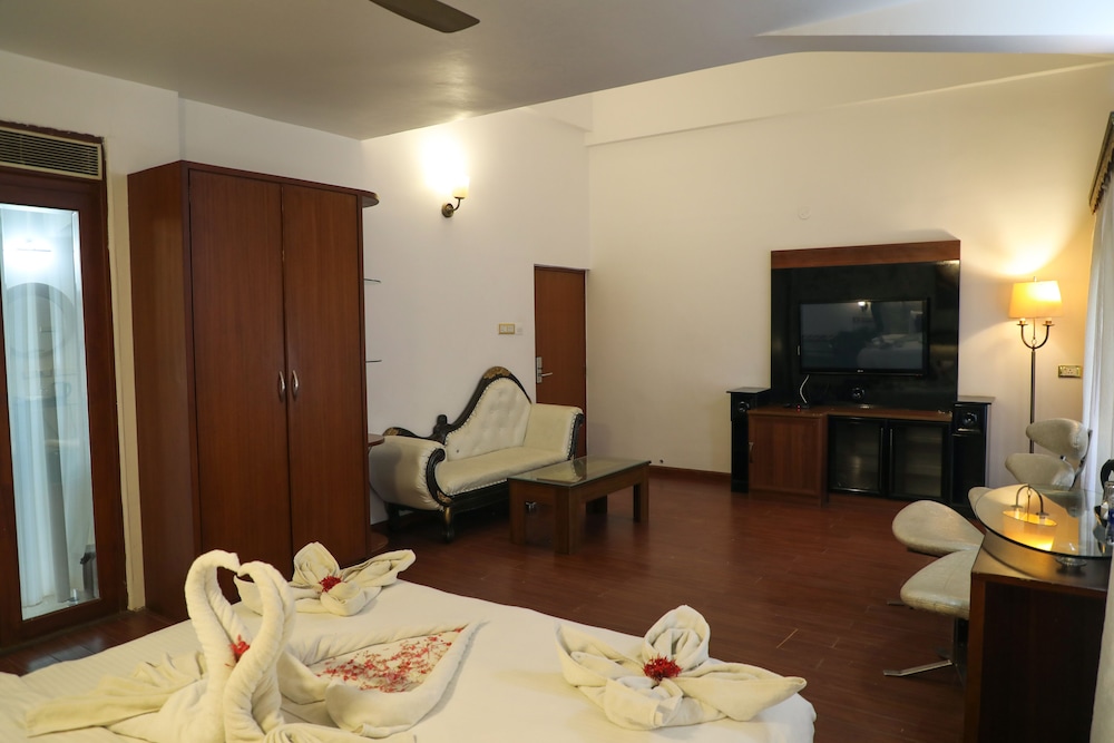 White Pearl Suites by Rosetum 34/62