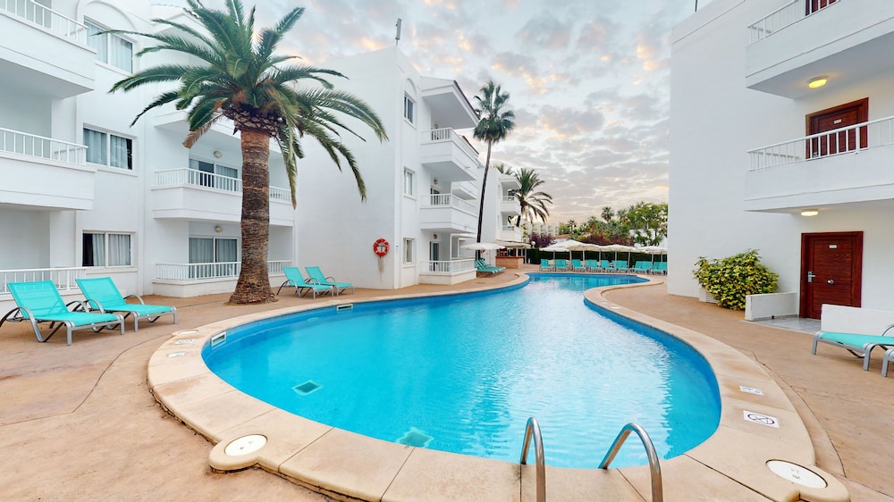 Palm Garden Apartments 48/54