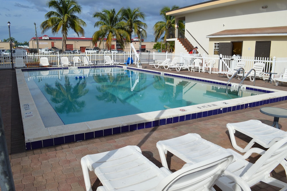 Americas Best Value Inn Ft. Myers 29/49