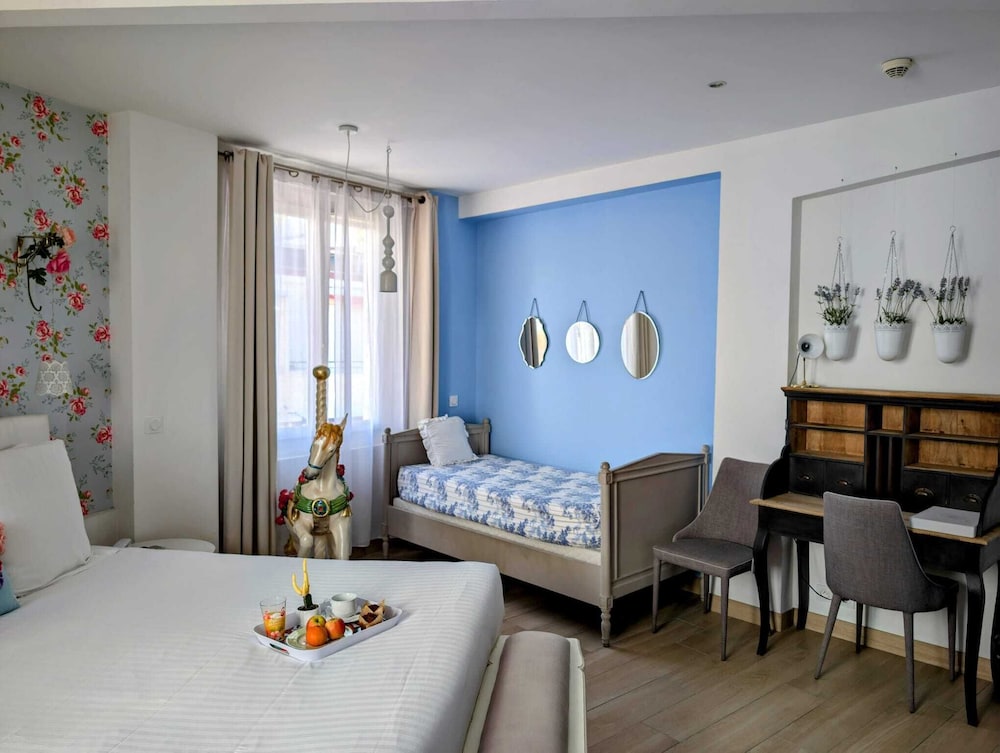 Hotel Mademoiselle 24/50