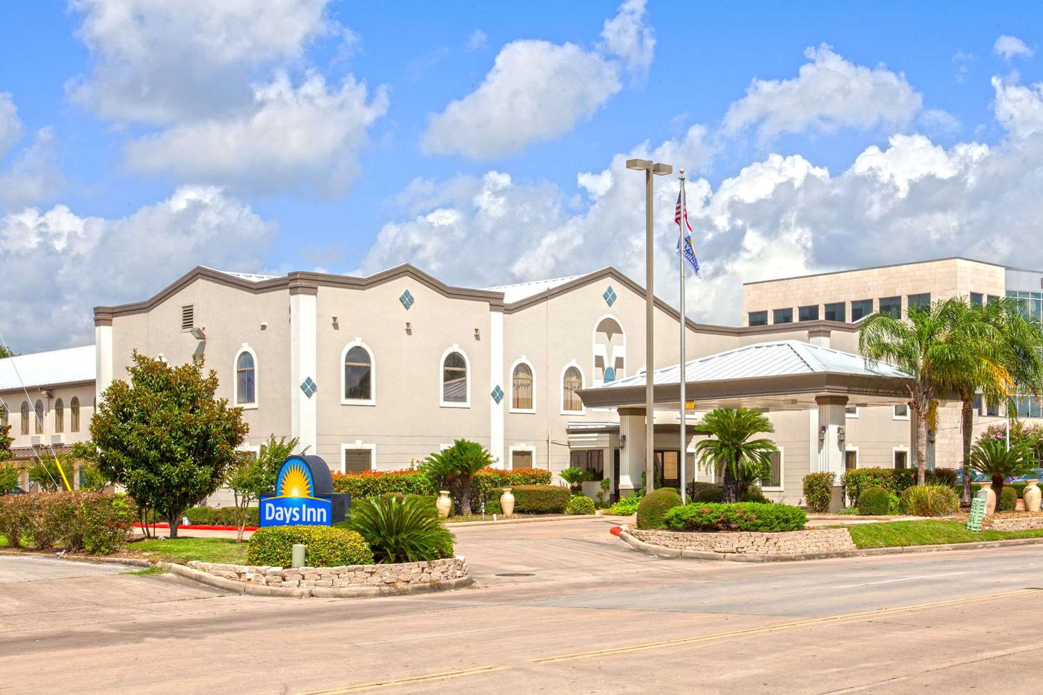 Days Inn & Suites by Wyndham NASA Space Center Houston 12/17